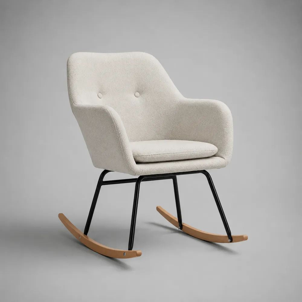 Fauteuil à bascule en polyester bouclé blanc cassé, acier noir et patins en hêtre naturel, 74 × 87 × 90 cm